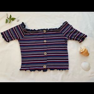 Crop top with buttons on the middle